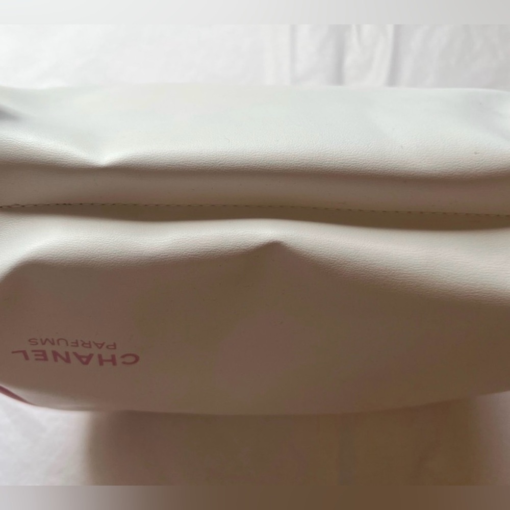White and Pink Cosmetic Bag - Picture 3 of 4
